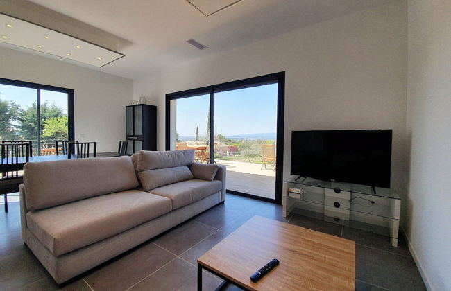 Villa With Pool & Views - Photo 11