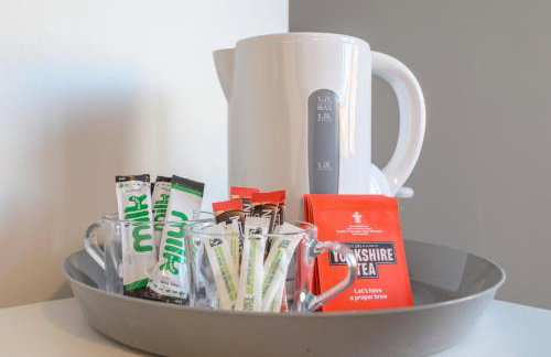 Leeds Stay Private En-Suite Room Shared Kitchen - Pass the Keys - Photo 7