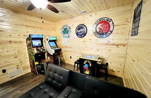 Cozy Lakefront Retreat with Game Room, Outdoor Living and Dock in Wisconsin - Foto 69