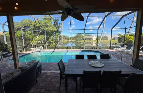 Spacious Naples Lakefront Pool Home Minutes from Downtown! - Foto 1