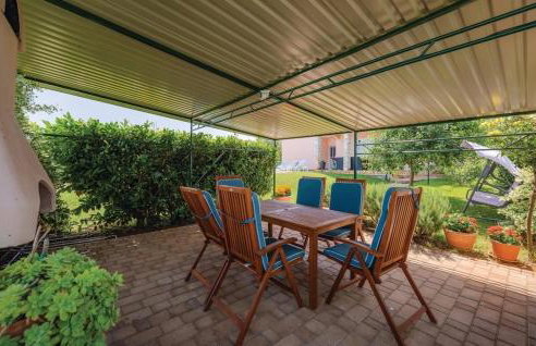 Holiday House Verica with pool - Foto 9