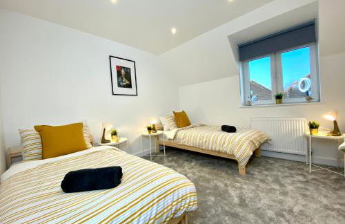 Amazing NEW Large 2 bedroom House - 5 Minutes to the nearest Beach! - Great Location - Garden - Parking - Fast WiFi - Smart TV - Newly decorated - sleeps up to 5! Close to Poole & Bournemouth & Sandbanks - Foto 8