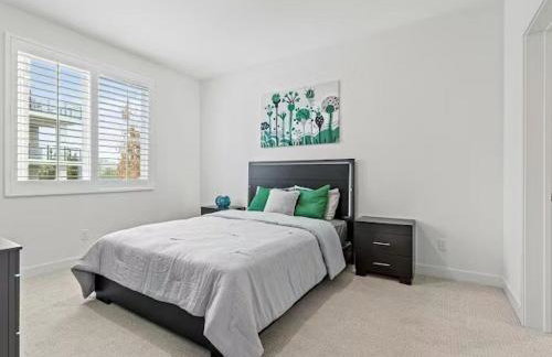 Beautiful Irvine Grand Park Community Cozy and Comfortable Home - Photo 17