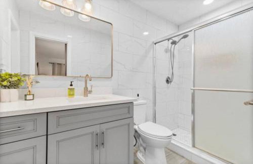 Modern renovated beach oasis home with private pool - Foto 15