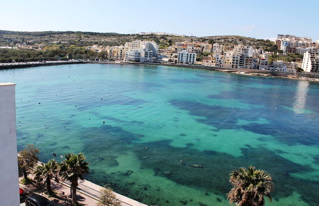 Blue Harbour – Seafront Self-Catering Holiday Penthouse – St Paul’s Bay - Foto 14