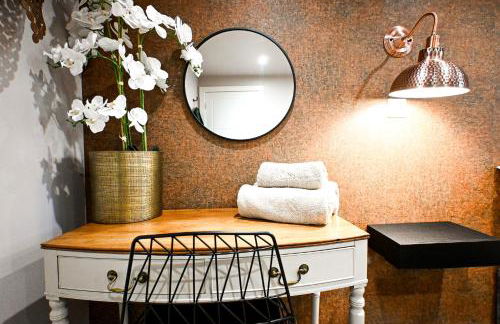 The Hideout - private luxury cabin near the sea with garden area, sea views and parking - Foto 19