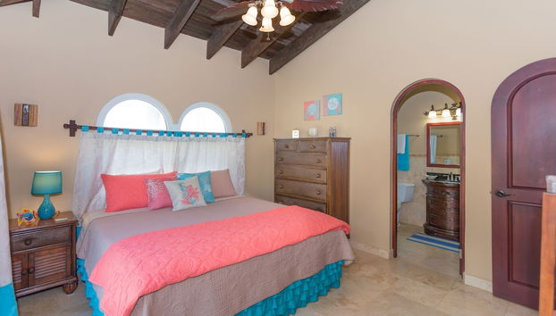 Stunning Coral View Home with Oceanfront Pool by RedAwning - Foto 5, Habitación