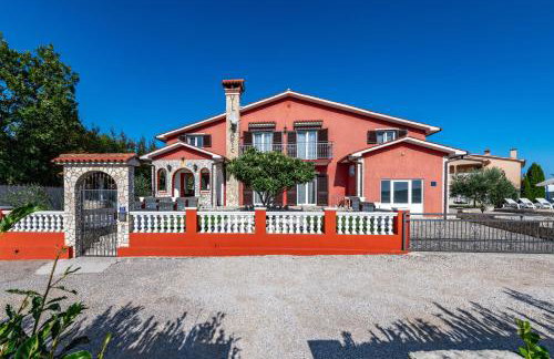 Villa Marić, a charming villa with a beautiful poolside - Foto 13