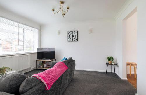Spacious 3BR Home in Leighton Buzzard Parking Sleeps 5 Walk to Town & Train Near Rushmere Country Park & Leighton Buzzard Railway Perfect for Families & Work Stays - Foto 24