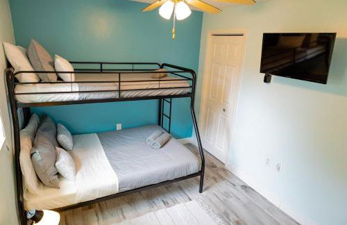 Marlin's Palm Oasis - Beach House, Amazing Pool, BBQ Area - Photo 34