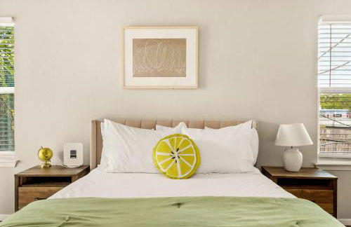 Serene SoCo Escape, Walk to Cafes and Free Parking - Photo 42