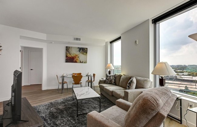 Global Luxury Suites at Town Center - Photo 53