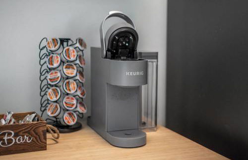 Tranquil Light-Filled Retreat 3BR Ranch - Photo 21