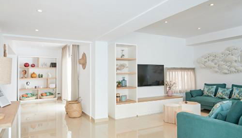 Charming Patio Villa With Private Pool - 6BR - In The Heart of Playa den Bossa - Walk To Ushuaïa, Hi & The Beach! - Photo 3