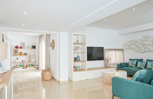 Charming Patio Villa With Private Pool - 6BR - In The Heart of Playa den Bossa - Walk To Ushuaïa, Hi & The Beach! - Photo 3