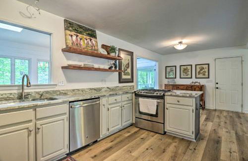 1 Mi to Downtown Highlands Cottage with Sunroom - Foto 10