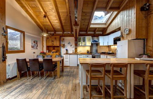 Tiki Lodge - hot tub & sauna - Photo 14