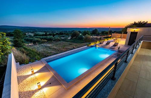 Villa Matea - heated pool, peace, view - Photo 4