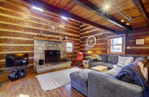 Cozy Log Cabin 6 Mi to Great Smoky Mtns NP! - Foto 1