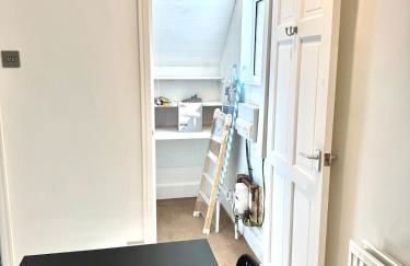 Rushden Home - Perfect for Contractors - Free Parking - Sleeps 5 - Garden - Netflix and HDR TV - Foto 6