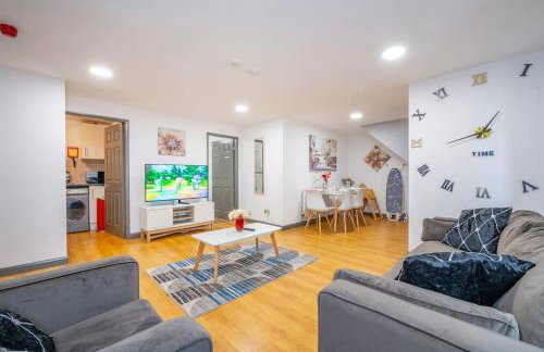 *F2GH* for your most relaxed & Cosy stay + Free Parking + Free Fast WiFi * - Foto 38