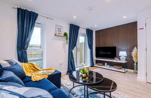 Stunning 3 Story Home, 3 x King Size Beds, Pool Table, Free Parking x2, Ping Pong - Foto 4