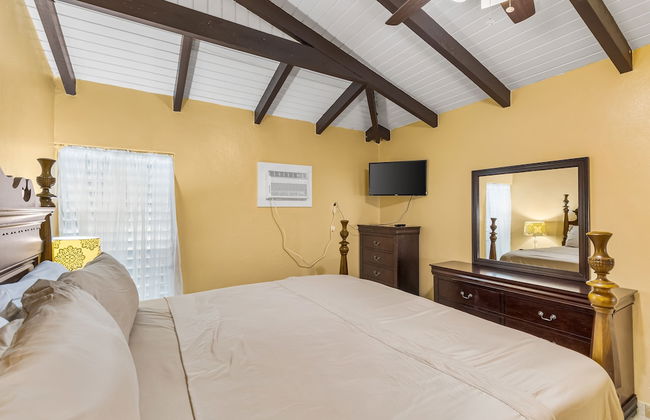 A Getaway From Your Getaway 1 Bedroom Condo by RedAwning - Photo 7