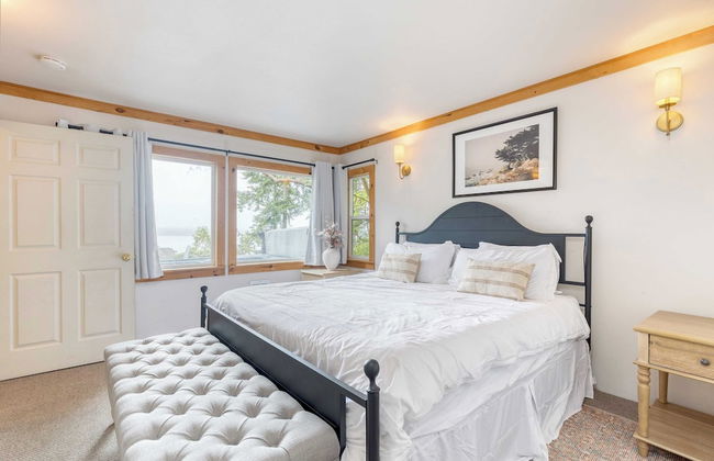 Cove Cottage by Avantstay Waterfront Views + Spa - Photo 1