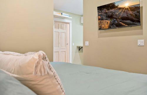 Secluded Bungalow Near Acadia and Bar Harbor -Private, Pet Friendly, Fire Pit - Foto 13