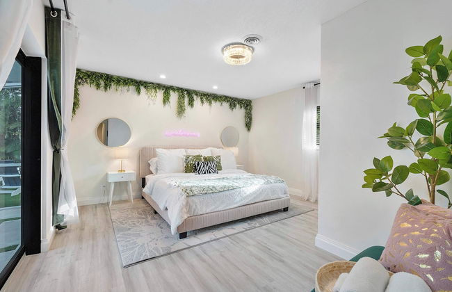 Coastal Retreat Stylish 4 BDR w/ Private Pool! - Foto 9