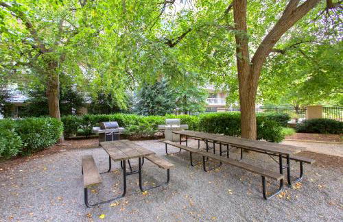 This Apt is Perfect For Business Trips or a Relaxing Vacation - Photo 1