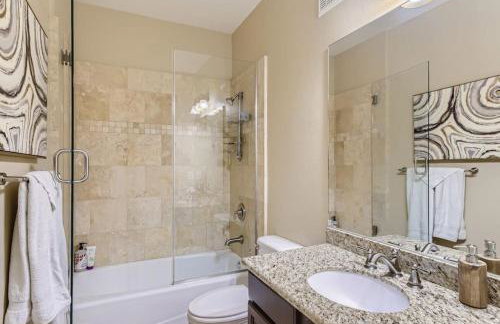 Warm Suburban 3BR Townhome near DT - Foto 19