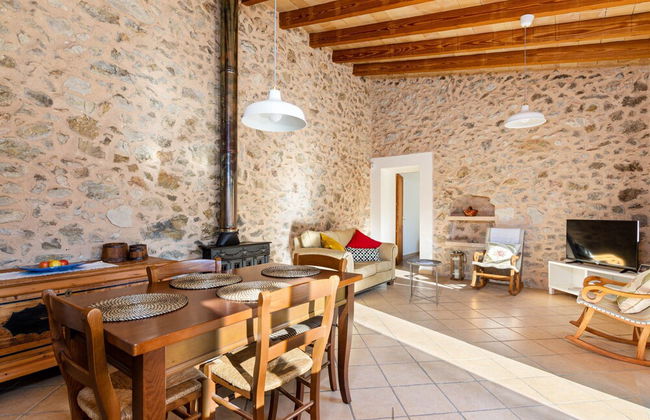 Charming Villa With Private Pool - Photo 22