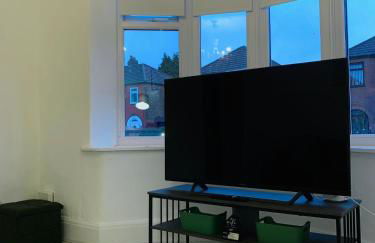 Modern 3-BR Home on Edge of City Center With Free Parking - Foto 15