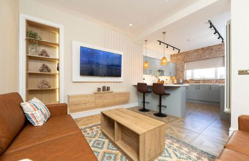 Sleeps 10 House near Bike Park Wales - Photo 5