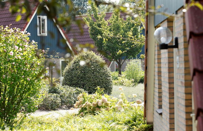 Carefully Furnished House with Bath near Mookerplas - Photo 18