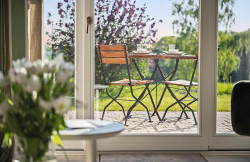 GUT KLETKAMP "Mühlenhof 2" - Ruhige Ferienwohnung mit 2 Schlafzimmern I Terrasse mit See- & Naturblick I Gemeinschaftsgarten I 15 Min zur Ostsee I Küche I Parkplatz I Waschmaschine I WLAN - Foto 13