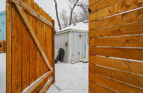 Baby Blue Cottage Downtown Hot Tub BBQ Fire Pit - Foto 33