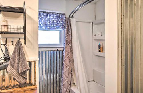 Lakefront Gem with Screened Porch and Game Room! - Foto 15