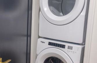 Two Story Penthouse, 2 Bedrooms with 2 and a half bathrooms, 2 Balconies, Skyline View, Pool - Foto 46