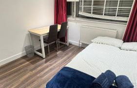 Spacious 3 Bed House with Garden & Free Parking - Foto 10