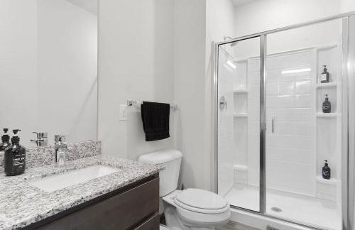 3BR King Bed Balcony North Raleigh - Foto 23