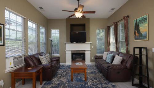 Family Friendly - Minutes to Old Mill - Sleeps 6 - Foto 2