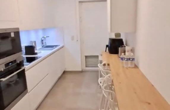 Bright 2 bedrooms flat w parking&balcont - Foto 8