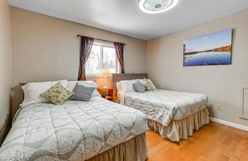 Lakefront Suring Home with Pool Table and Views! - Foto 30