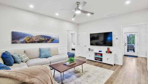 FirepitBBQHot TubKingFull KitchenSmartTVPets - Foto 3