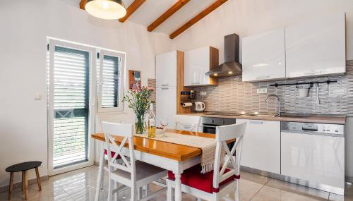 Sunny Apartments - Photo 5, stove, dishwasher, pet friendly