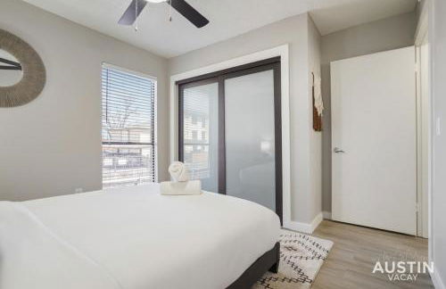 Enjoy Poolside TVs and Private Cabanas off N Lamar - Photo 18