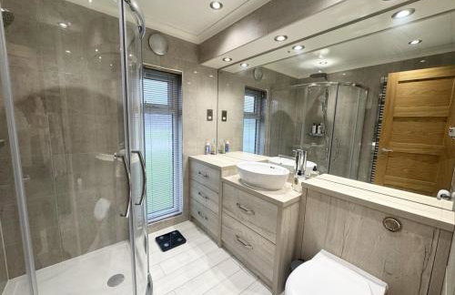 Modern 2 bed cabin with River Views - Photo 11