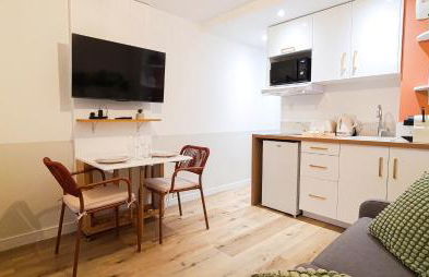 A L'ombre des Pins, Appartement neuf, élégant, Parking gratuit, Netflix, au calme à 100m de l'océan - Photo 11